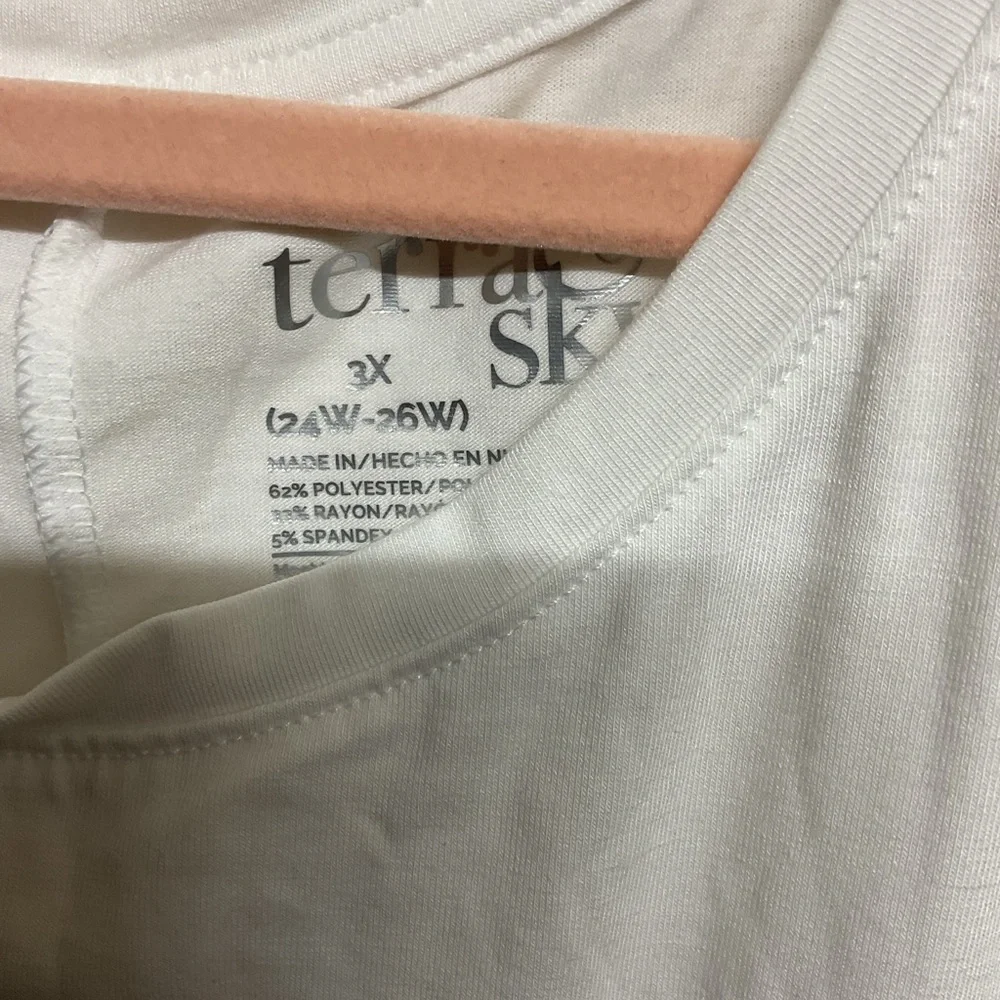 Terra & Sky White Sleeveless Tank Top - Picture 3 of 4